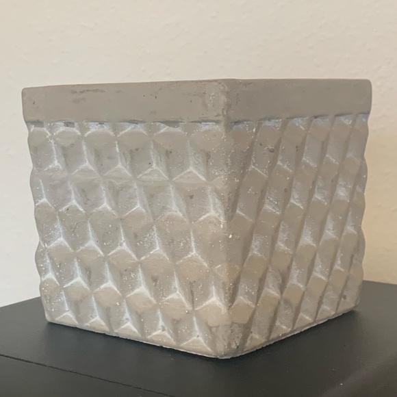 Geometric-Patterned Concrete Planter - Picture 2 of 5